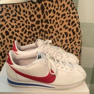 Nike tennis shoes size 8.5